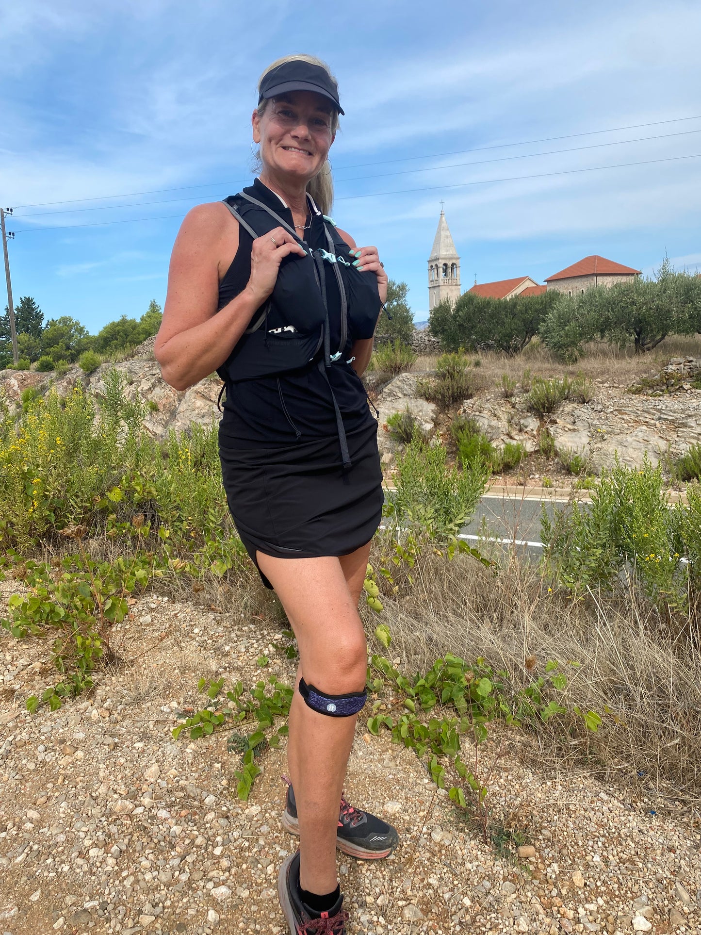 Hiker wearing itbandz knee brace