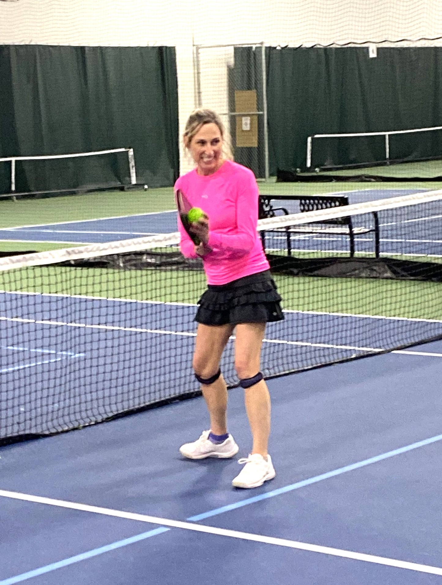 pickleball player wearing itbandz knee brace